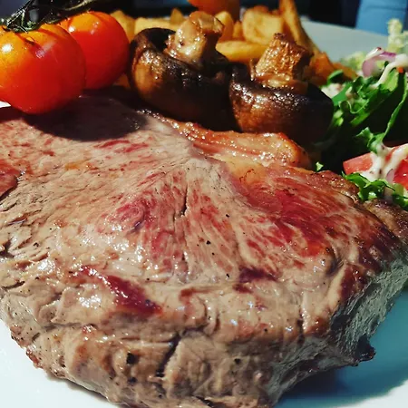 The Old Red House 招待所