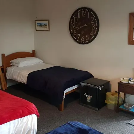 The Old Red House 招待所 3*