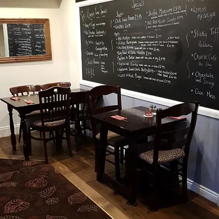 The Old Red House 3*