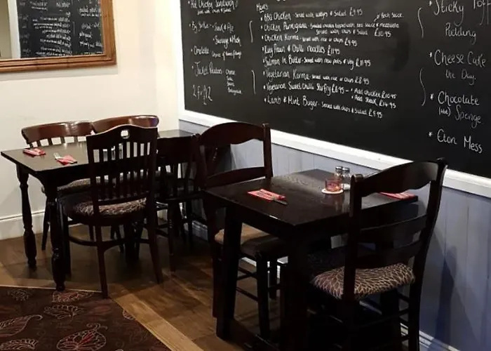 The Old Red House 3*